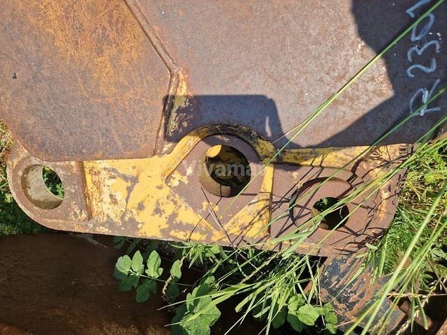 Attache à Axe Attache à Axe de 100 - Кофа: снимка 4 Attache à Axe Attache à Axe de 100 - Кофа: снимка 4