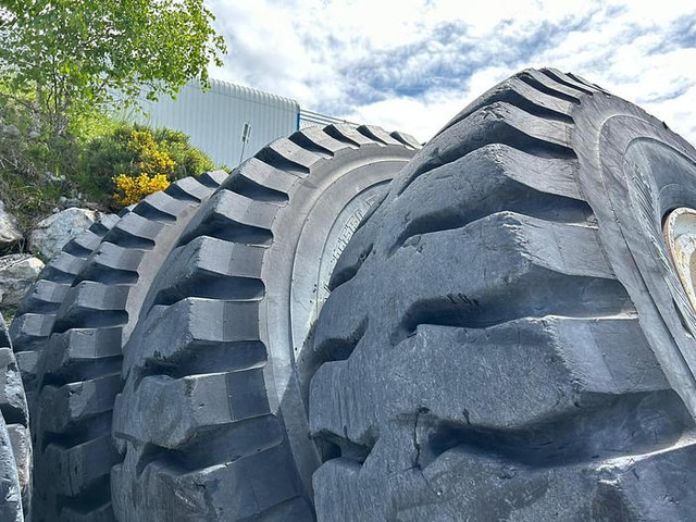 Bridgestone 30.00R51 - Гуми и джанти: снимка 5 Bridgestone 30.00R51 - Гуми и джанти: снимка 5