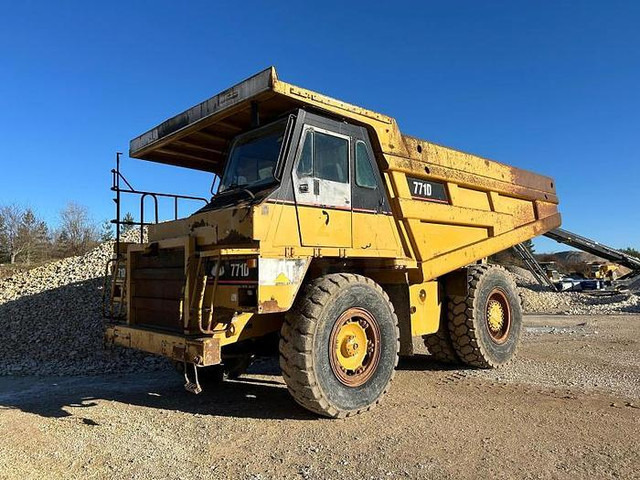Caterpillar - Самосвал: снимка 4 Caterpillar - Самосвал: снимка 4