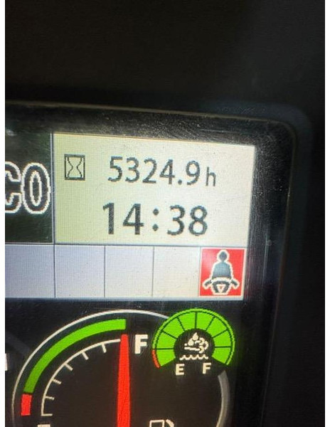 Hitachi ZX225USLC-6 - Верижен багер: снимка 3 Hitachi ZX225USLC-6 - Верижен багер: снимка 3