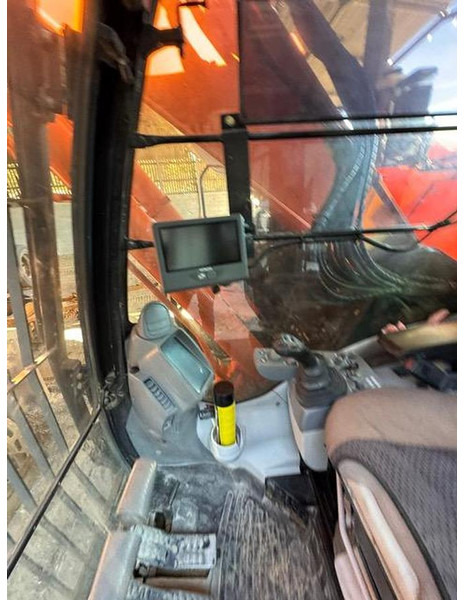 Hitachi ZX225USLC-6 - Верижен багер: снимка 5 Hitachi ZX225USLC-6 - Верижен багер: снимка 5