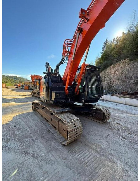 Hitachi ZX225USLC-6 - Верижен багер: снимка 4 Hitachi ZX225USLC-6 - Верижен багер: снимка 4
