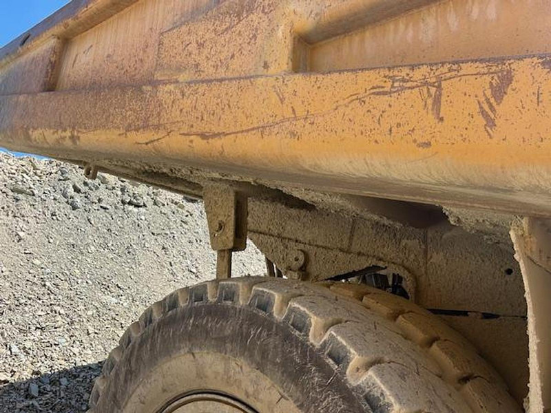Самосвал Komatsu HD325-6KE: снимка 12