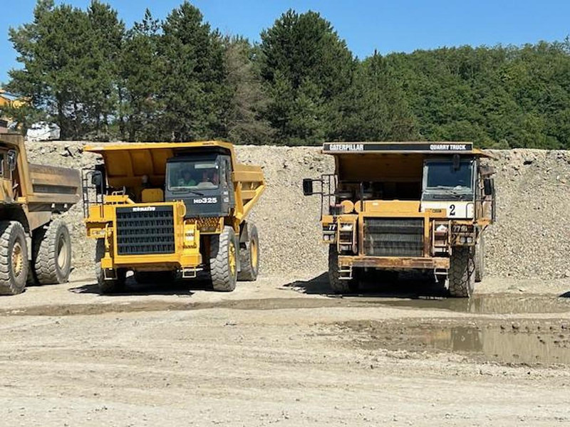 Самосвал Komatsu HD325-6KE: снимка 16