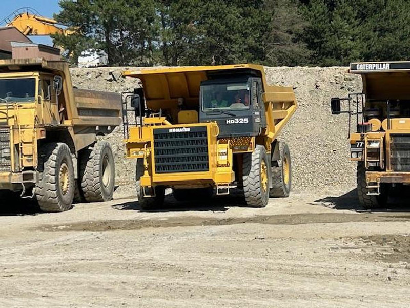 Самосвал Komatsu HD325-6KE: снимка 15
