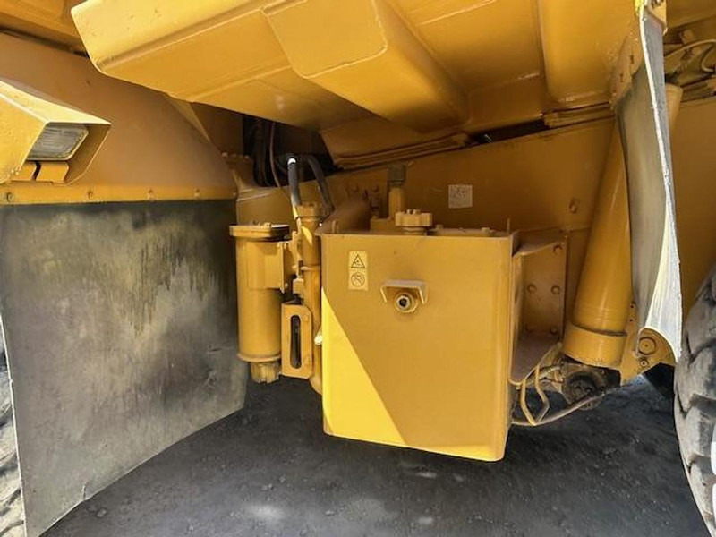 Самосвал Komatsu HD325-6KE: снимка 7