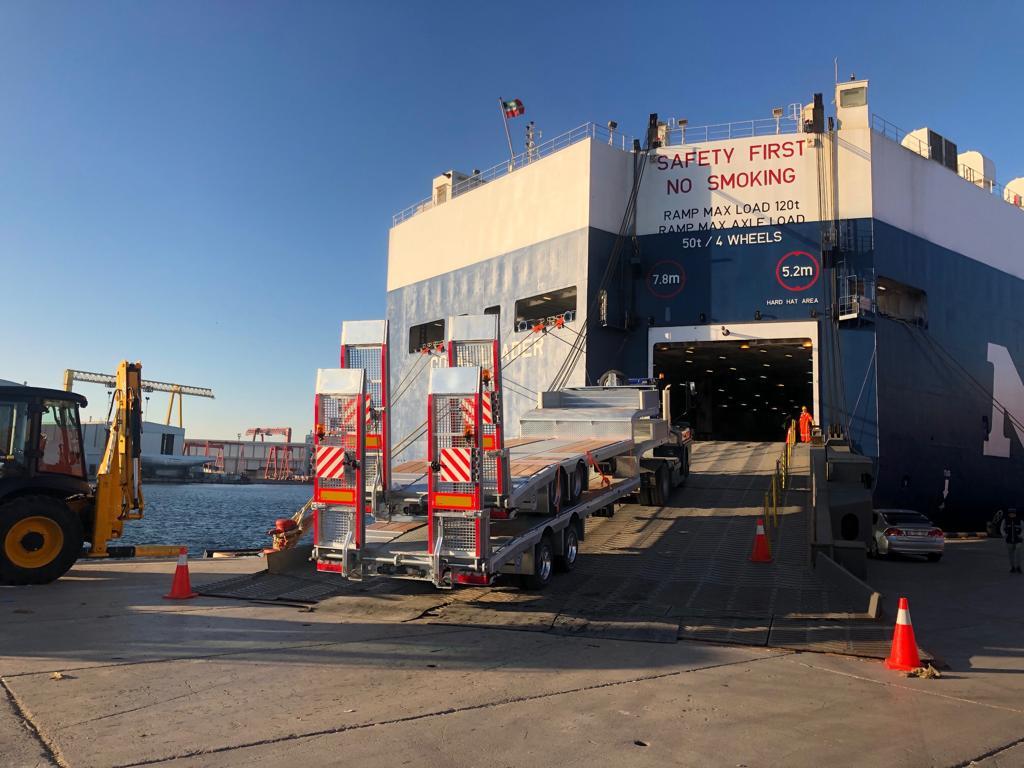 Нискорамна площадка полуремарке За превоз на тежка техника 2 Axle Lowloader: снимка 7