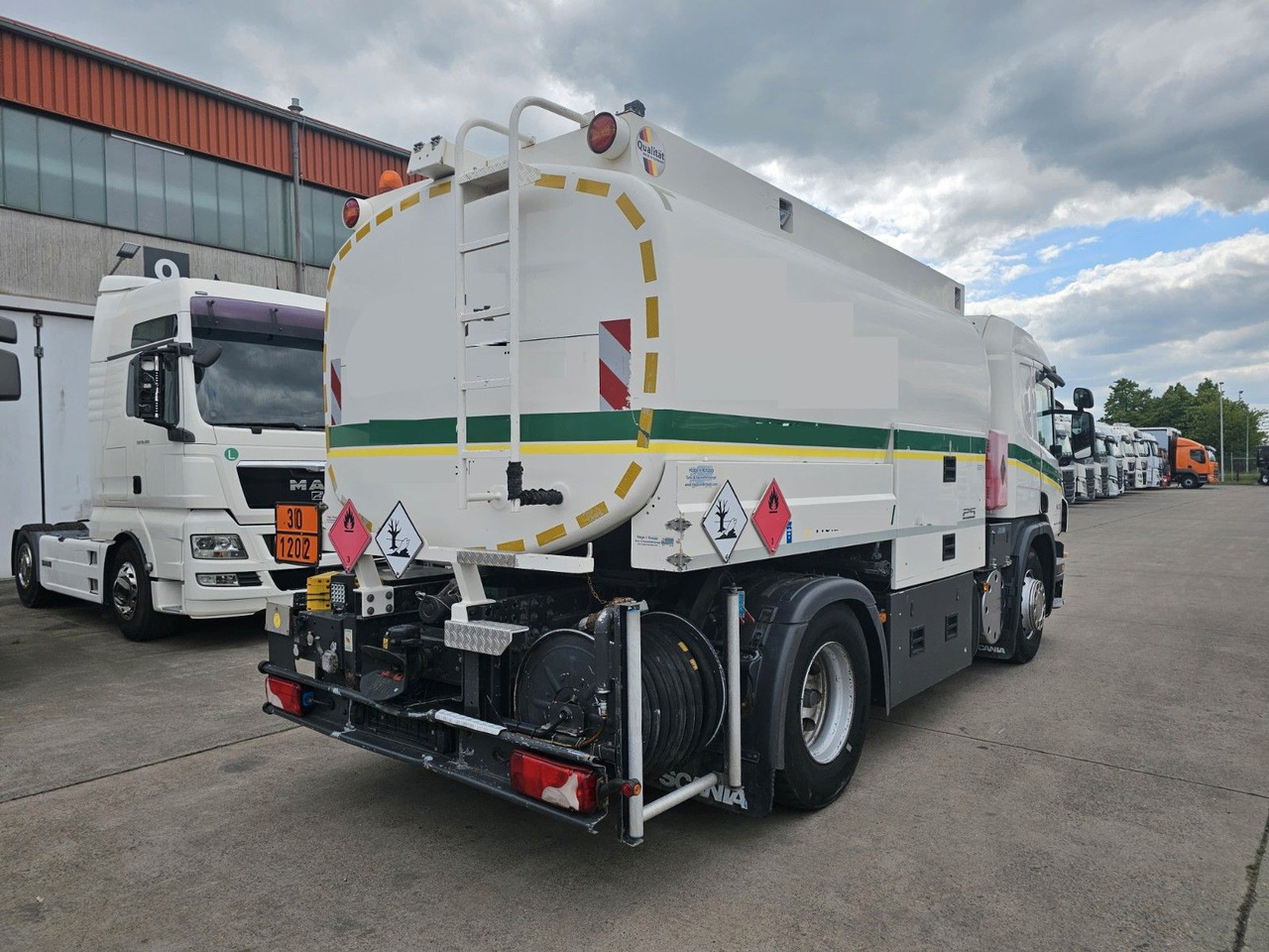 Scania P 360 * OBER/-UNTER * 3 KAMMER * BENZIN * - Камион цистерна: снимка 5 Scania P 360 * OBER/-UNTER * 3 KAMMER * BENZIN * - Камион цистерна: снимка 5