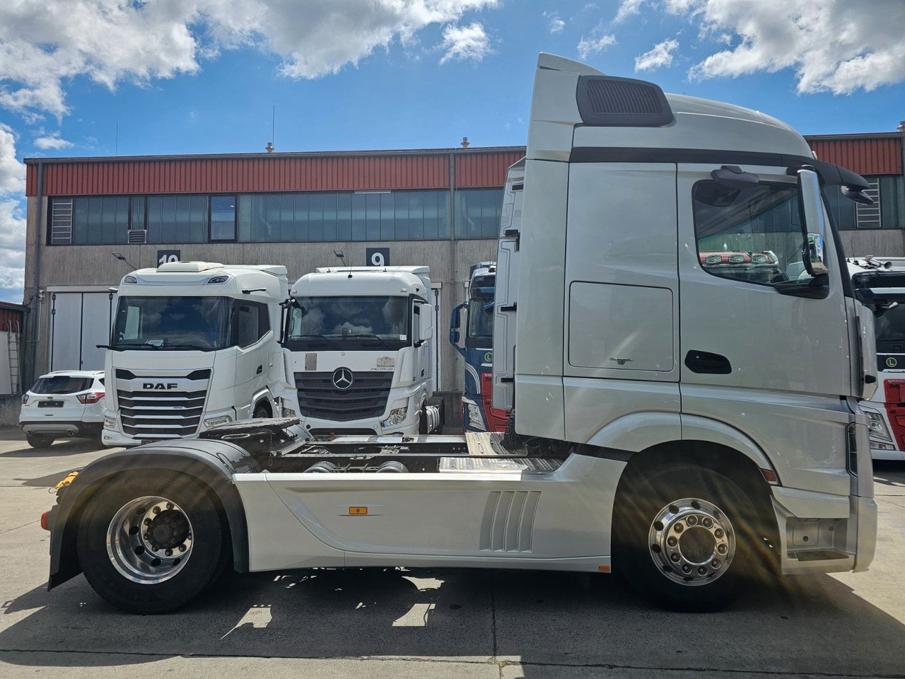 Mercedes-Benz ACTROS 1851 * 2X VORHANDEN * ACC * STANDH. *EUR5 - Влекач: снимка 4 Mercedes-Benz ACTROS 1851 * 2X VORHANDEN * ACC * STANDH. *EUR5 - Влекач: снимка 4