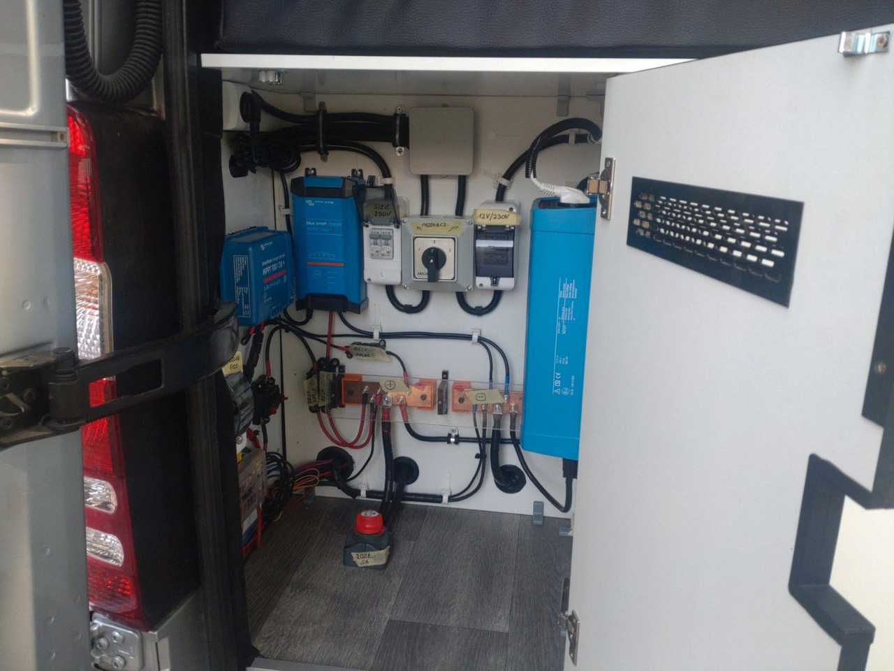 Лизинг на  Mercedes-Benz Sprinter 3,5t  Solar / Dusche / WC Mercedes-Benz Sprinter 3,5t  Solar / Dusche / WC: снимка 18