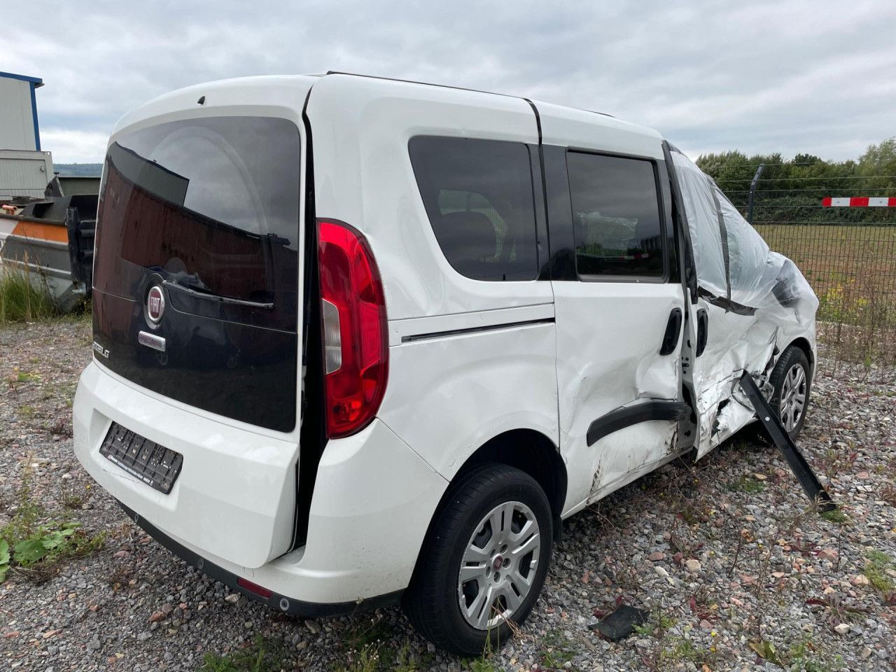 Fiat Doblo Maxi 1.6 M-Jet Euro6 Klima ZV - Пътнически бус: снимка 3 Fiat Doblo Maxi 1.6 M-Jet Euro6 Klima ZV - Пътнически бус: снимка 3