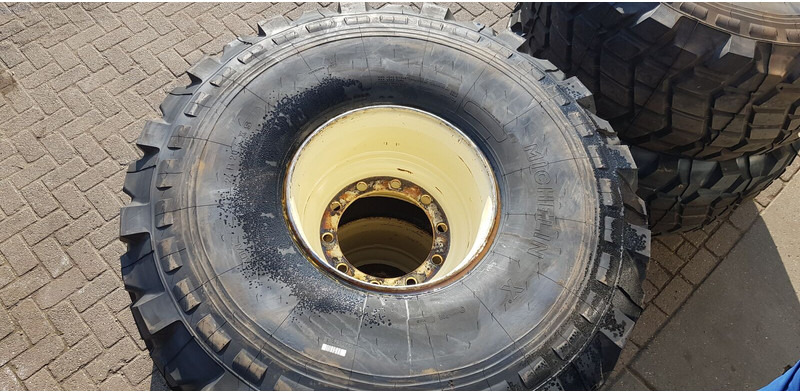 Michelin 24 20.5 xs - Гуми и джанти: снимка 2 Michelin 24 20.5 xs - Гуми и джанти: снимка 2