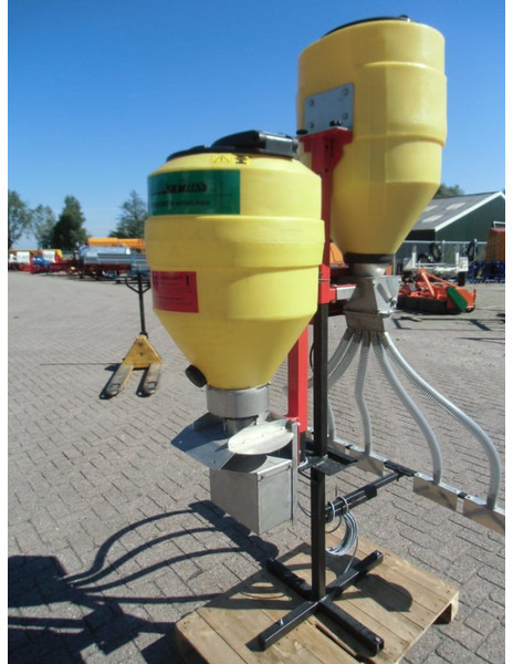 Onbekend - Тороразпръсквачка: снимка 1 Onbekend - Тороразпръсквачка: снимка 1