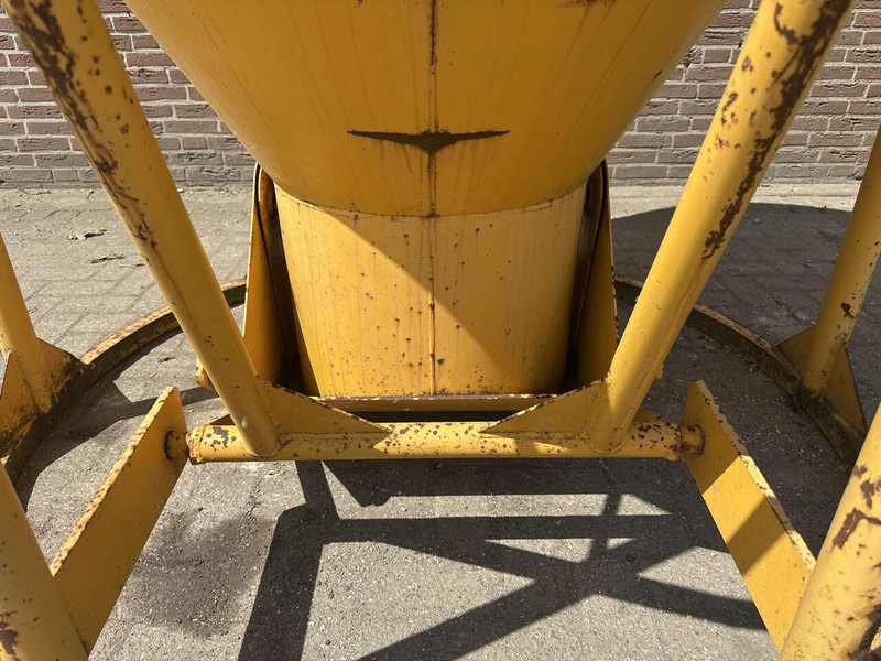 Betonstortkubel staand rond onderlosser - Gebruikt - Кофа за Строителна техника: снимка 4 Betonstortkubel staand rond onderlosser - Gebruikt - Кофа за Строителна техника: снимка 4