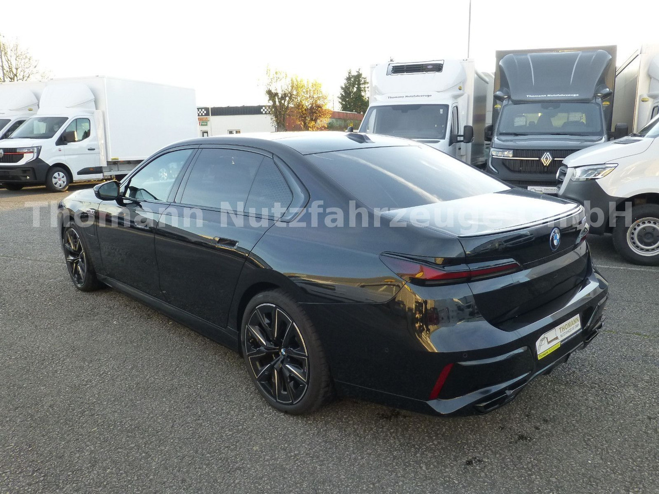 BMW M760 7 M760 e xDrive Cinema Sky Lounge 2x 21 Zol - Седан: снимка 5 BMW M760 7 M760 e xDrive Cinema Sky Lounge 2x 21 Zol - Седан: снимка 5