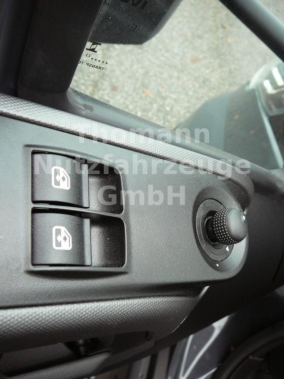 Нови Камион пътна помощ, Лекотоварен автомобил Iveco DAILY 70C18 Schiebeplateau Luftfederung: снимка 24