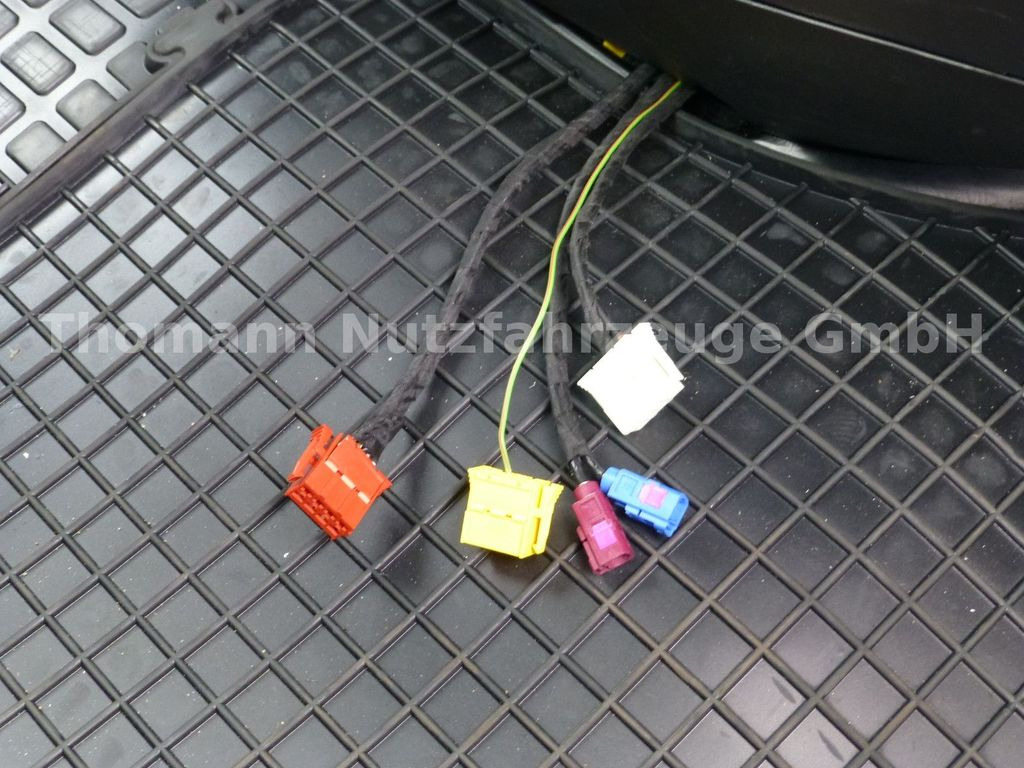 Нови Камион пътна помощ, Лекотоварен автомобил Iveco DAILY 72C18 Schiebeplateu Luftfed Navi: снимка 26