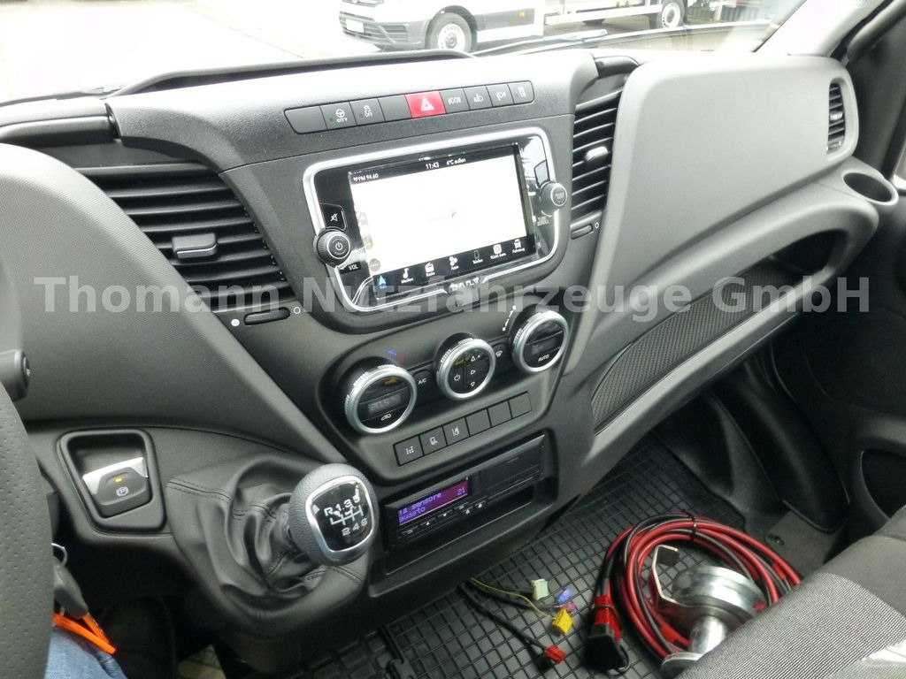 Нови Камион пътна помощ, Лекотоварен автомобил Iveco DAILY 72C18 Schiebeplateu Luftfed Navi: снимка 28