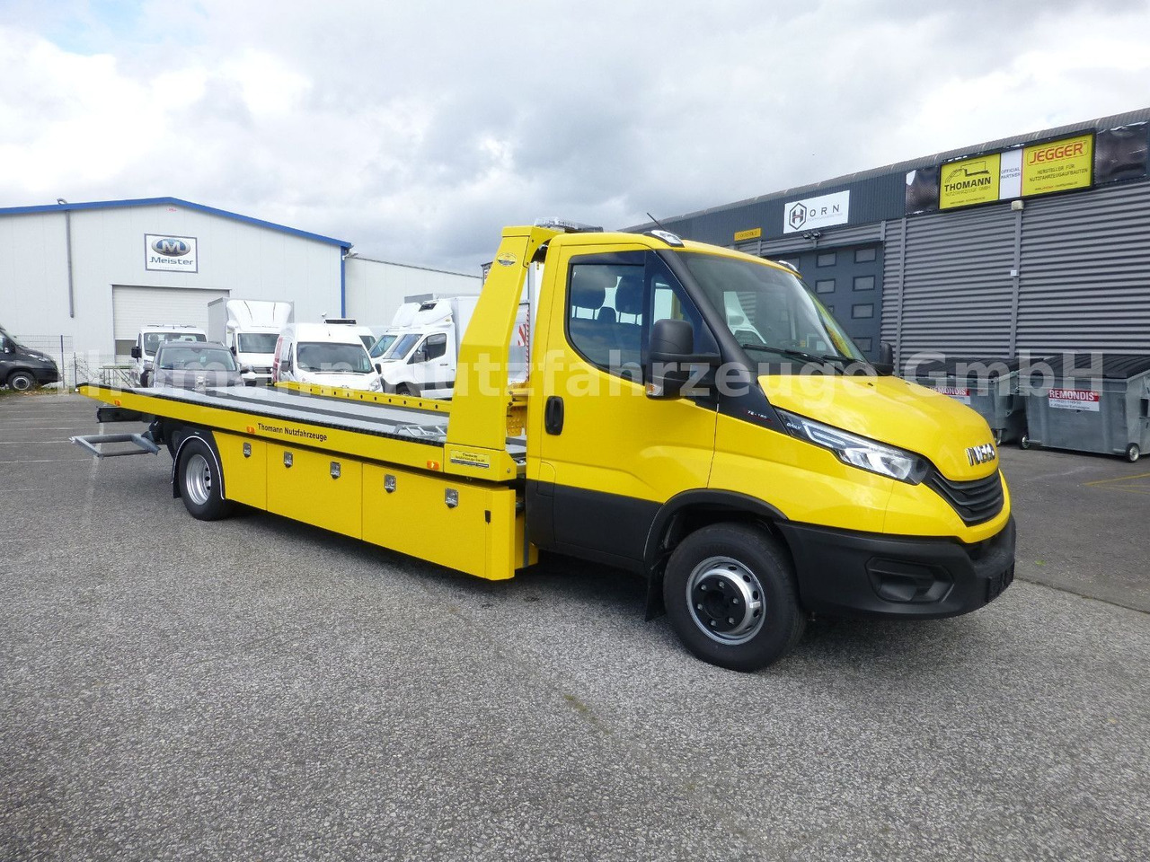 Iveco DAILY 72C18 Schiebeplateu Luftfed Navi Hubbrille - Камион пътна помощ: снимка 1 Iveco DAILY 72C18 Schiebeplateu Luftfed Navi Hubbrille - Камион пътна помощ: снимка 1