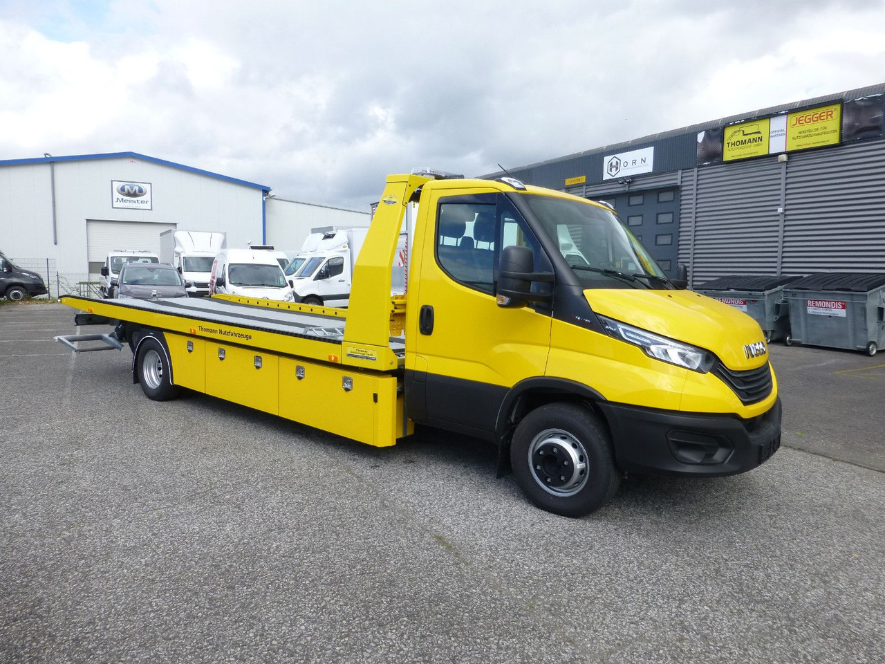 Iveco DAILY 72C18 Schiebeplateu Luftfed Navi Hubbrille - Камион пътна помощ: снимка 1 Iveco DAILY 72C18 Schiebeplateu Luftfed Navi Hubbrille - Камион пътна помощ: снимка 1