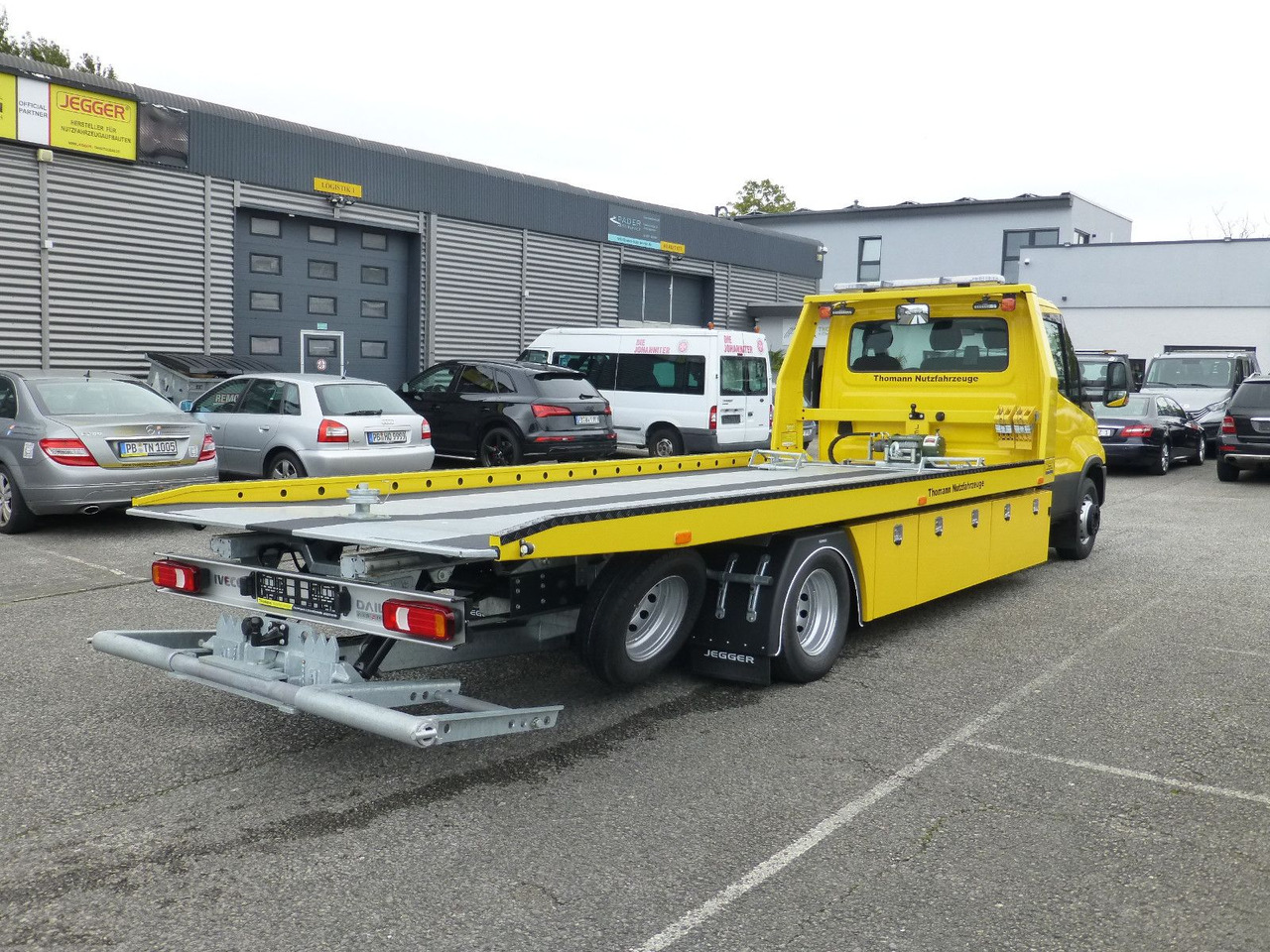 Iveco DAILY 72C18 Schiebeplateu Luftfed Navi Hubbrille - Камион пътна помощ: снимка 4 Iveco DAILY 72C18 Schiebeplateu Luftfed Navi Hubbrille - Камион пътна помощ: снимка 4