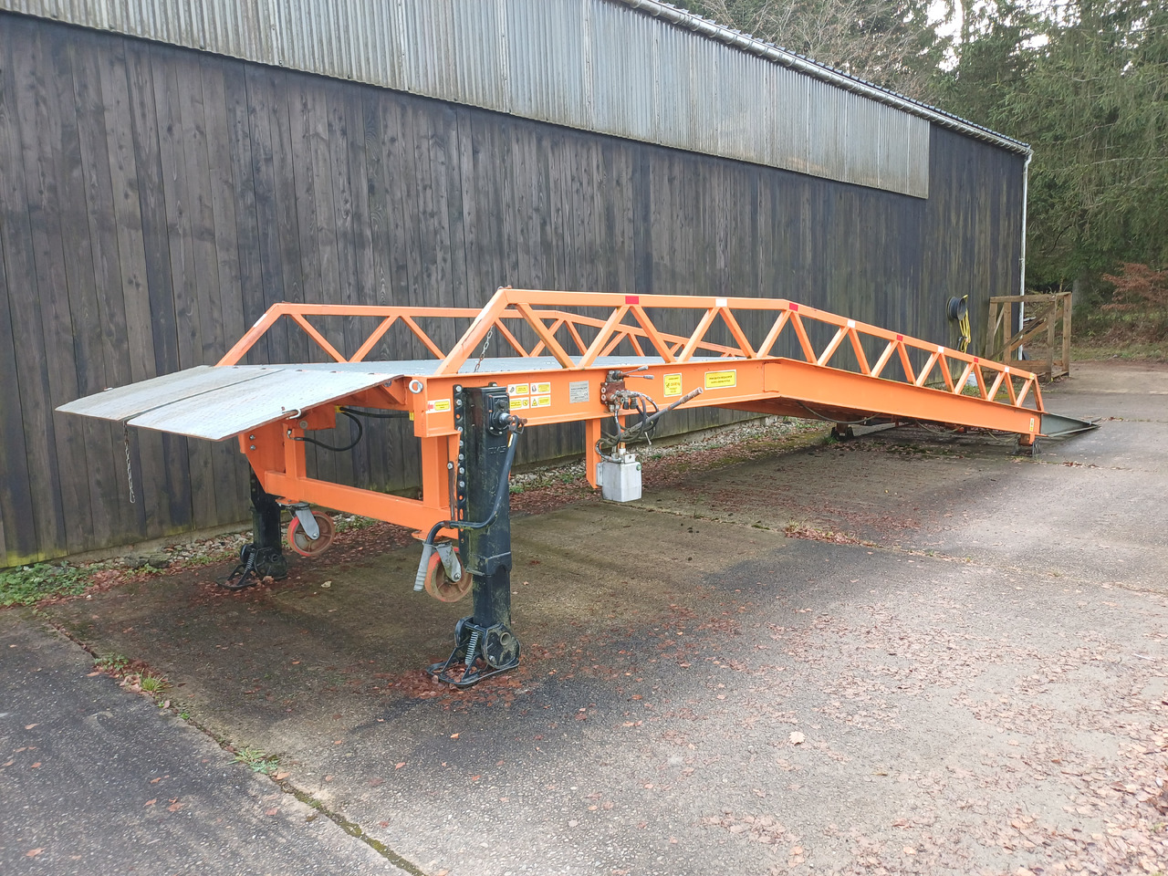 Saurus - Товарна рампа: снимка 1 Saurus - Товарна рампа: снимка 1