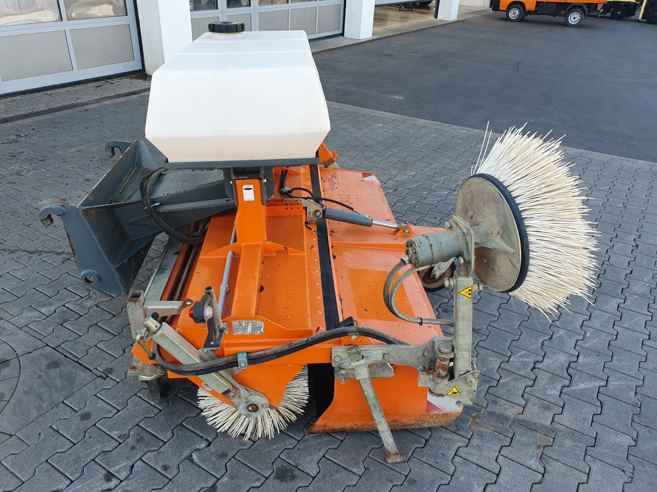 Bema 25 Dual Kehrmaschine / 2.050 mm / 2020 - Четка: снимка 4 Bema 25 Dual Kehrmaschine / 2.050 mm / 2020 - Четка: снимка 4