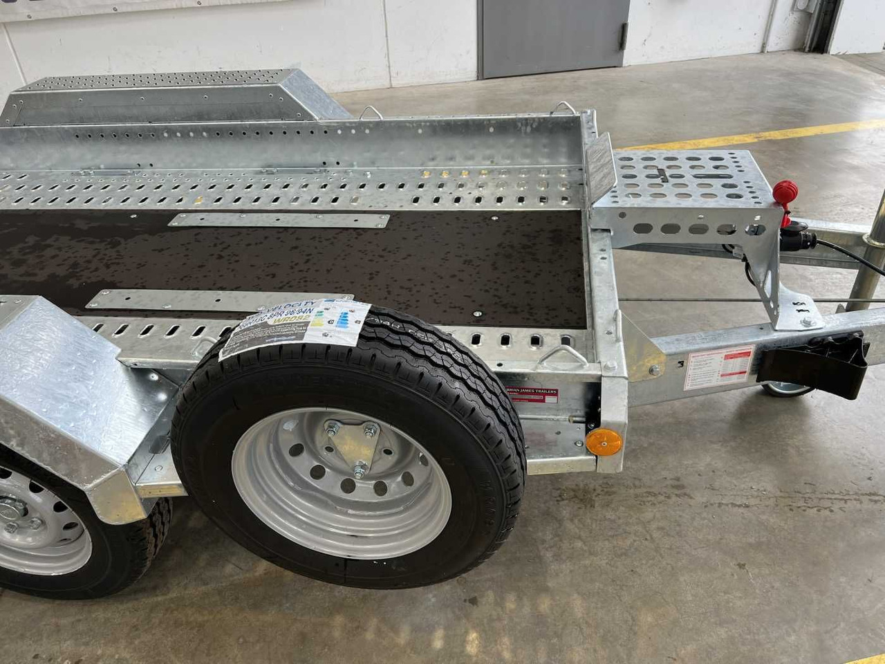 Нискорамна площадка ремарке Brian James Cargo Digger Plant 2 / Länge: 2.800mm / 2.700kg: снимка 8