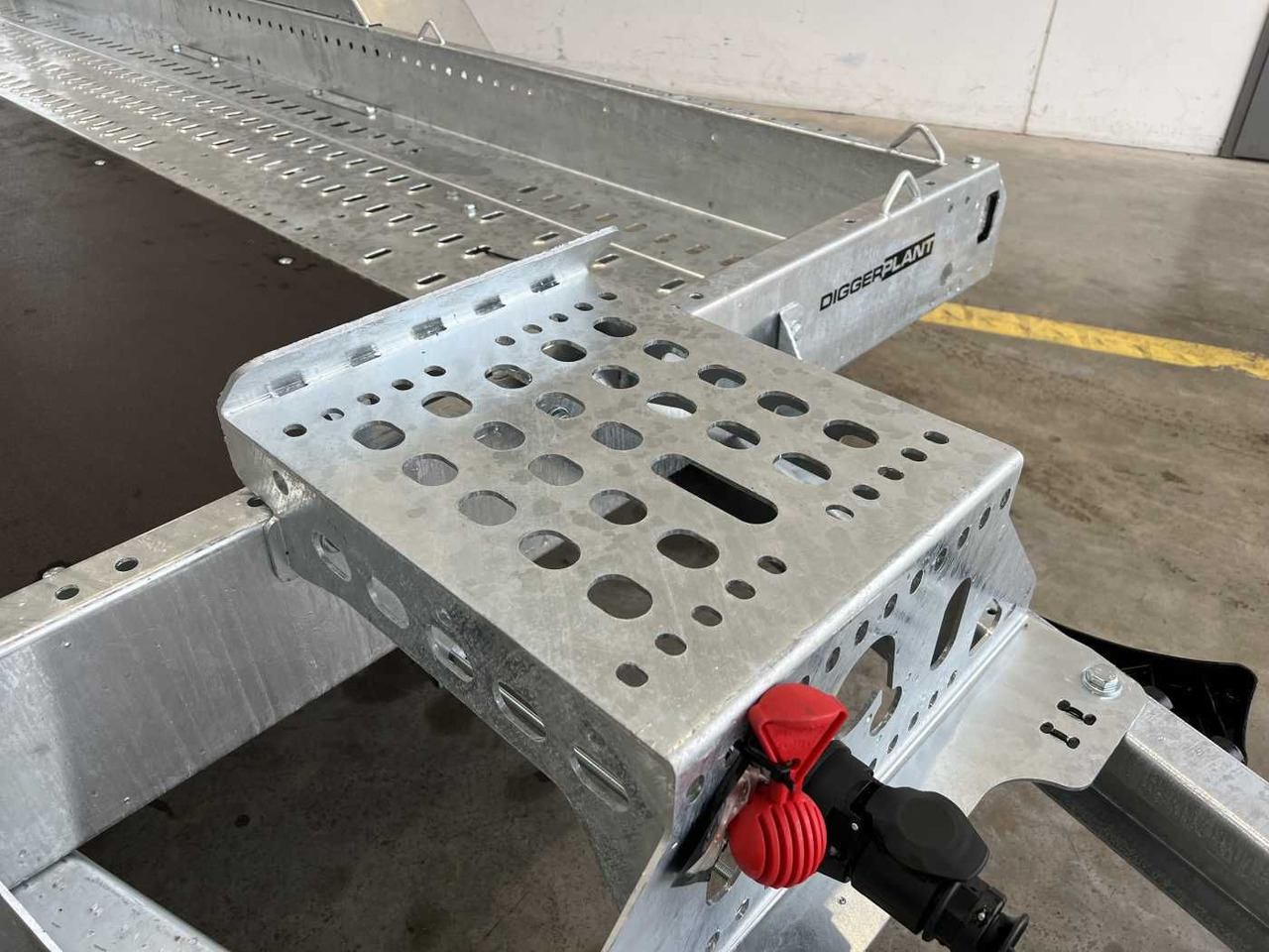 Нискорамна площадка ремарке Brian James Cargo Digger Plant 2 / Länge: 2.800mm / 2.700kg: снимка 9