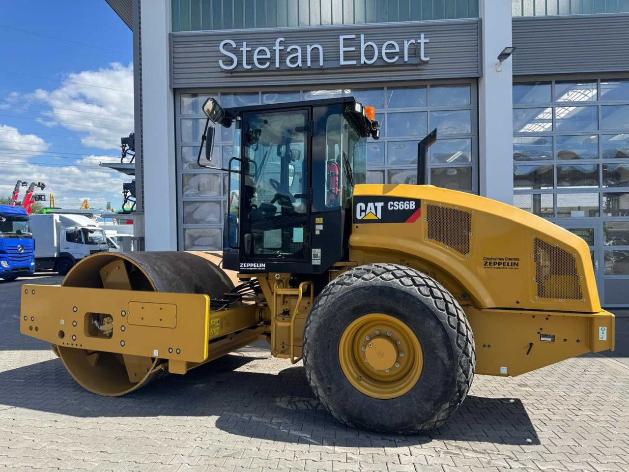 CAT CS66B / 2017 / nur 83h! / Klima / neuwertig! - Компактор: снимка 5 CAT CS66B / 2017 / nur 83h! / Klima / neuwertig! - Компактор: снимка 5