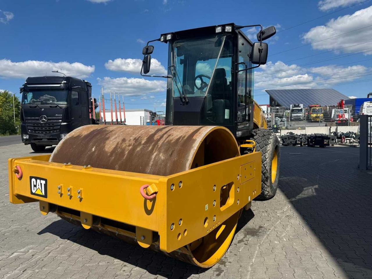 CAT CS66B / 2017 / nur 83h! / Klima / neuwertig! - Компактор: снимка 4 CAT CS66B / 2017 / nur 83h! / Klima / neuwertig! - Компактор: снимка 4