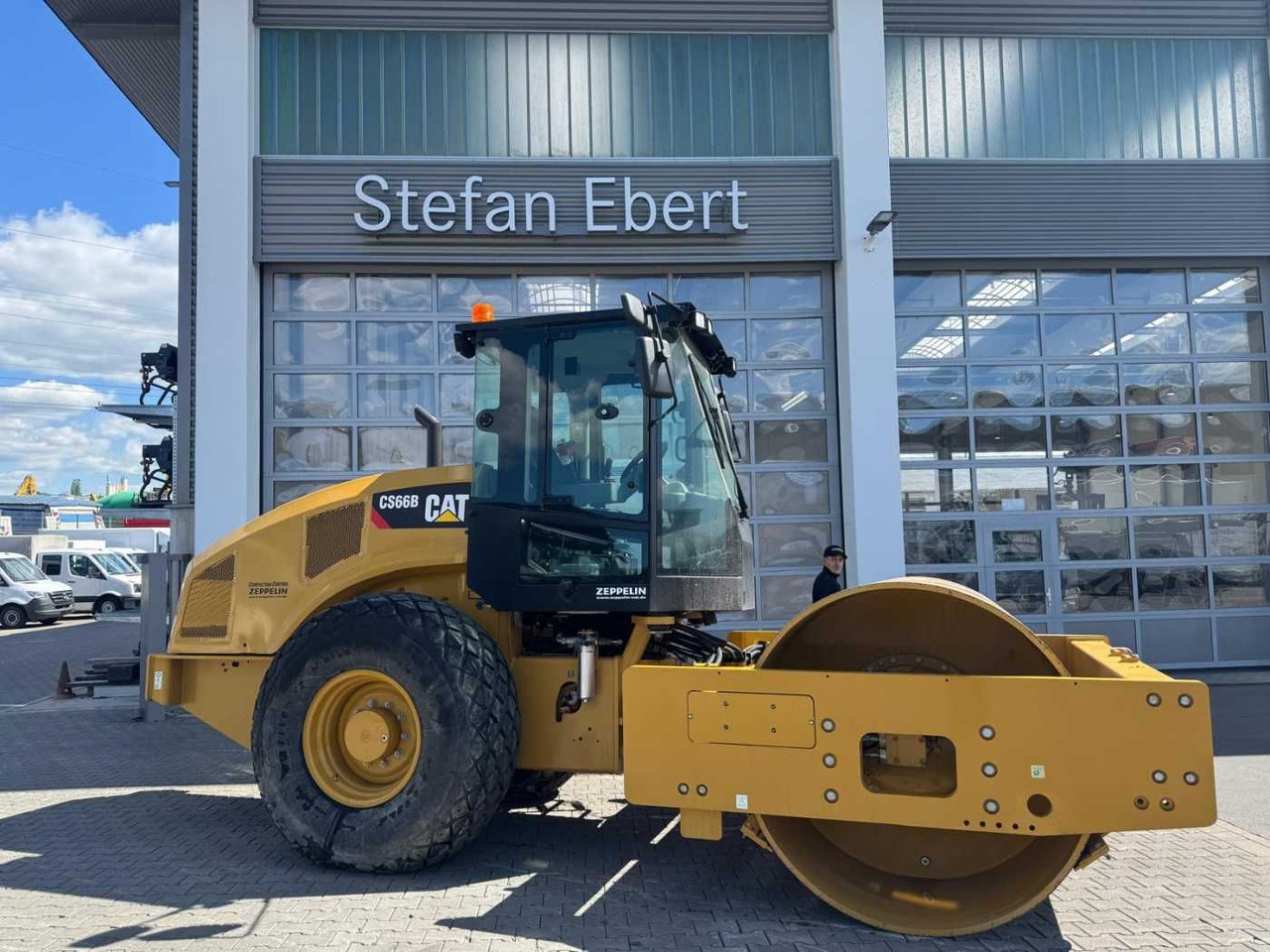 CAT CS66B / 2017 / nur 83h! / Klima / neuwertig! - Компактор: снимка 1 CAT CS66B / 2017 / nur 83h! / Klima / neuwertig! - Компактор: снимка 1