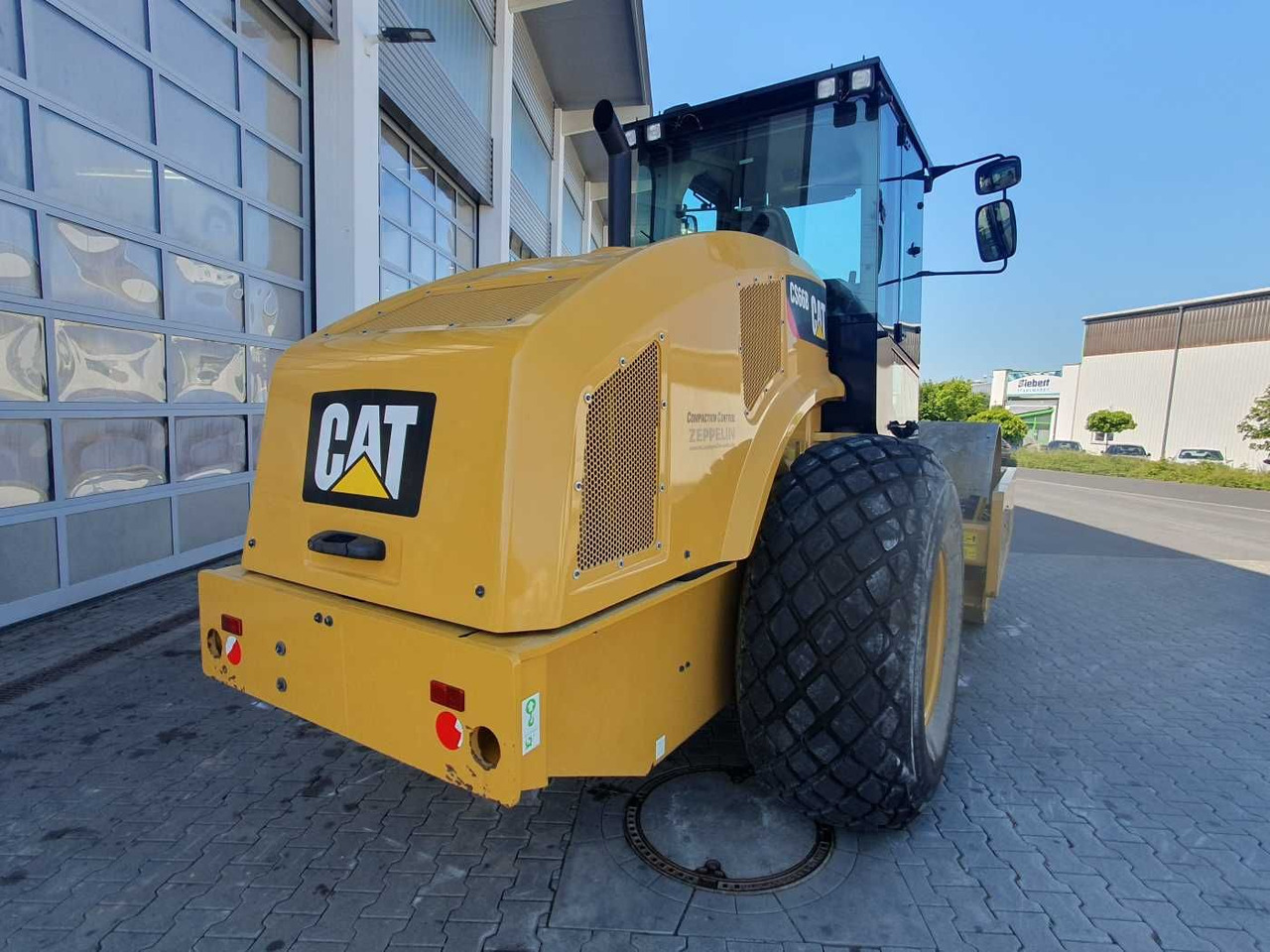 CAT CS66B Walzenzug / 2017 / nur 630h! / Klima - Компактор: снимка 3 CAT CS66B Walzenzug / 2017 / nur 630h! / Klima - Компактор: снимка 3