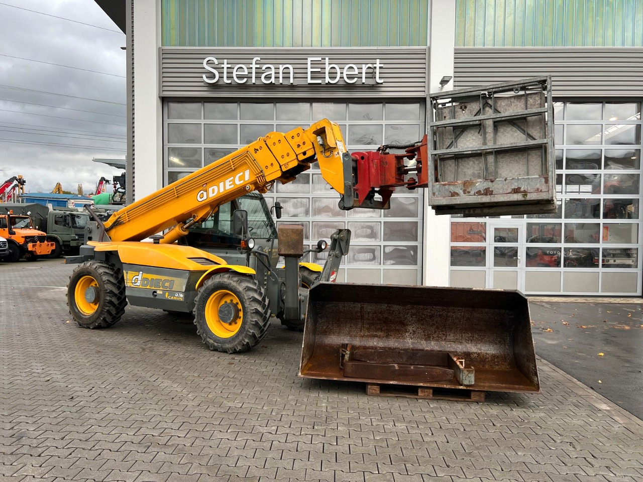 Dieci Icarus 40.16 ET 166 / 4.238 h / 2003 - Колесен товарач: снимка 1 Dieci Icarus 40.16 ET 166 / 4.238 h / 2003 - Колесен товарач: снимка 1