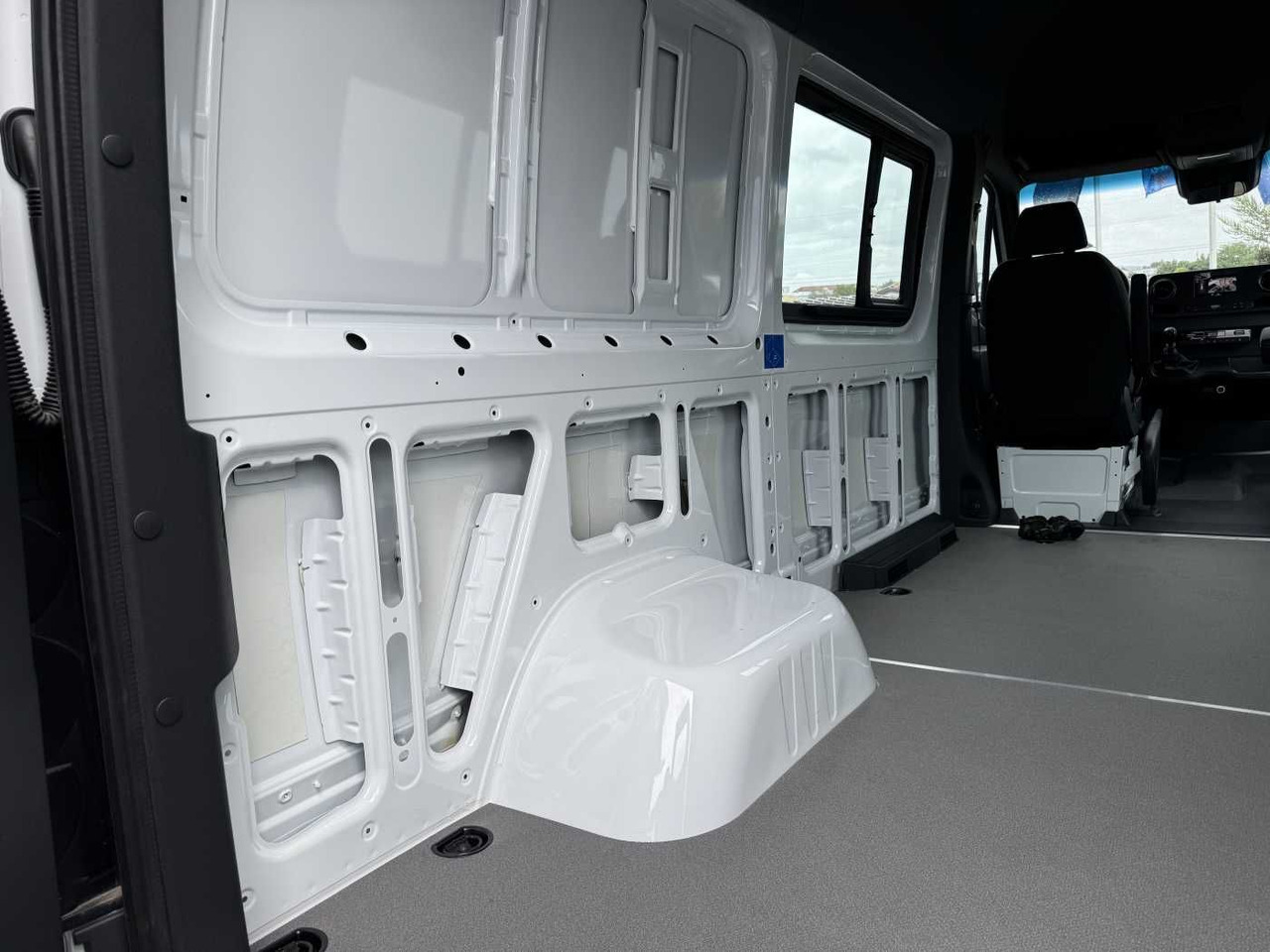 Лизинг на Mercedes-Benz Sprinter 515 CDI Klima Warmluft Kamera MBUX Mercedes-Benz Sprinter 515 CDI Klima Warmluft Kamera MBUX: снимка 7 Лизинг на Mercedes-Benz Sprinter 515 CDI Klima Warmluft Kamera MBUX Mercedes-Benz Sprinter 515 CDI Klima Warmluft Kamera MBUX: снимка 7