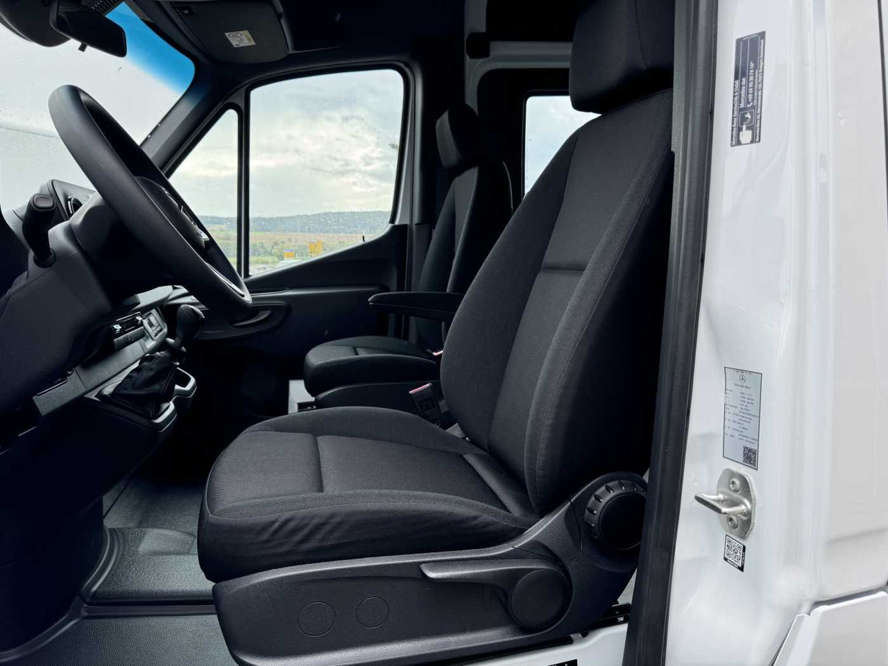 Лизинг на Mercedes-Benz Sprinter 515 CDI Klima Warmluft Kamera MBUX Mercedes-Benz Sprinter 515 CDI Klima Warmluft Kamera MBUX: снимка 9 Лизинг на Mercedes-Benz Sprinter 515 CDI Klima Warmluft Kamera MBUX Mercedes-Benz Sprinter 515 CDI Klima Warmluft Kamera MBUX: снимка 9