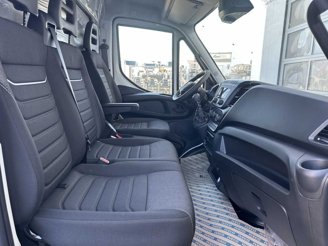 Бордови бус Iveco 60C16H 3.0L *R4.350mm*AHK*3-Sitze*Klima*: снимка 12