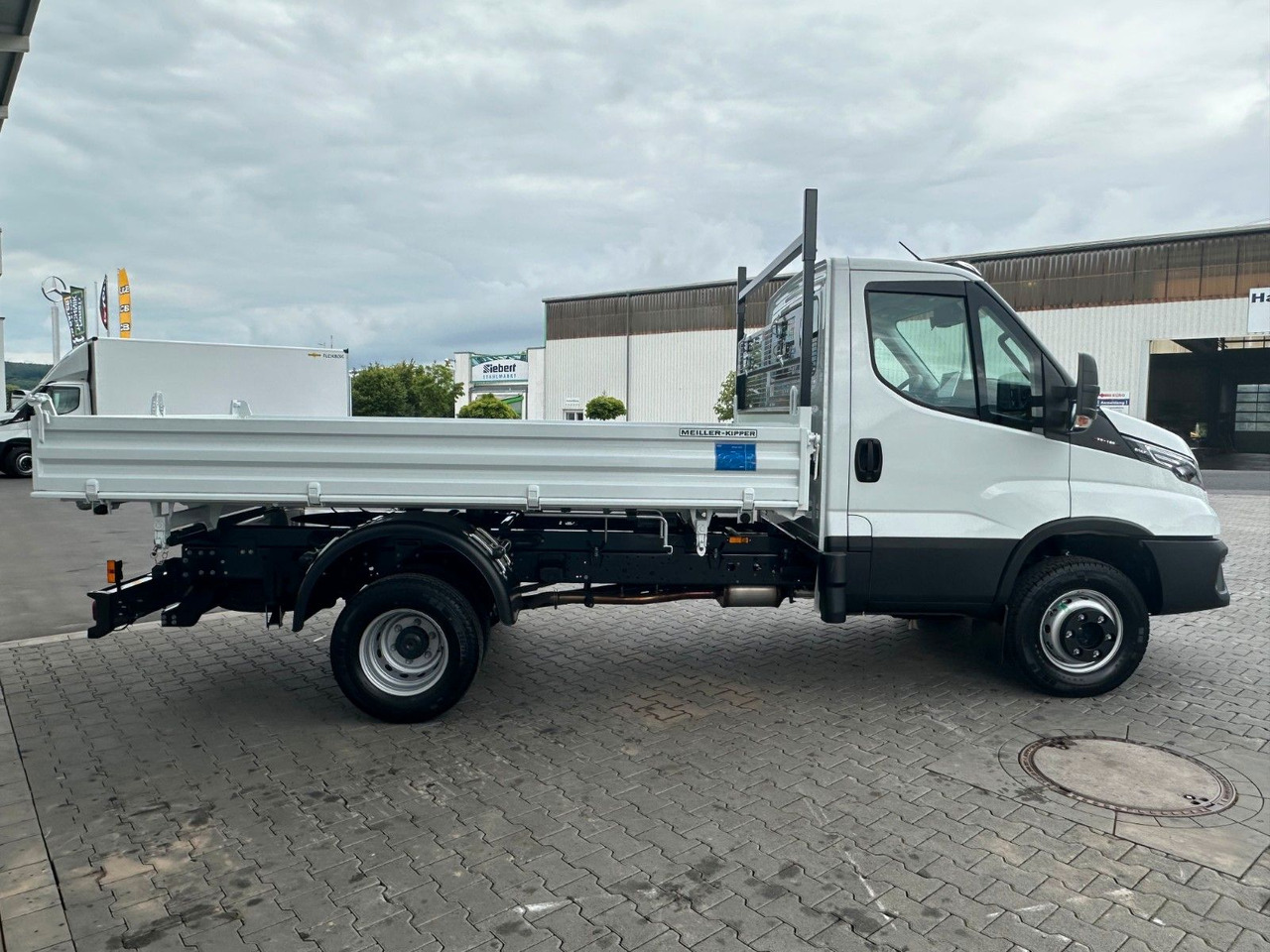 Iveco 70C18H 3-S.-Kipper Meiller *R3.450mm*2xAHK* - Бус самосвал: снимка 4 Iveco 70C18H 3-S.-Kipper Meiller *R3.450mm*2xAHK* - Бус самосвал: снимка 4