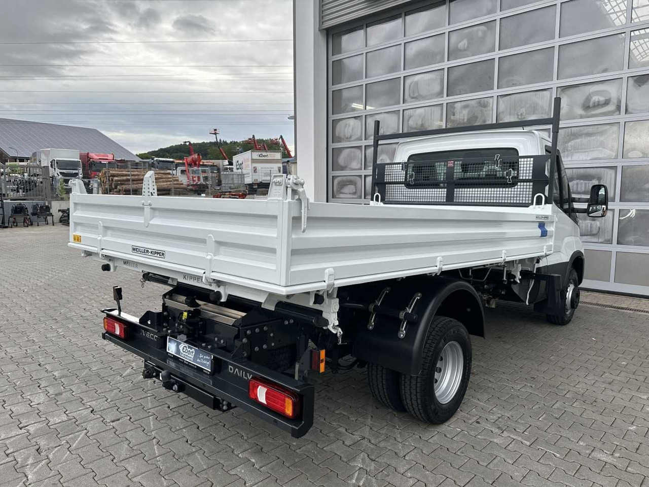 Iveco 70C18H 3-S.-Kipper Meiller *R3.450mm*2xAHK* - Бус самосвал: снимка 5 Iveco 70C18H 3-S.-Kipper Meiller *R3.450mm*2xAHK* - Бус самосвал: снимка 5