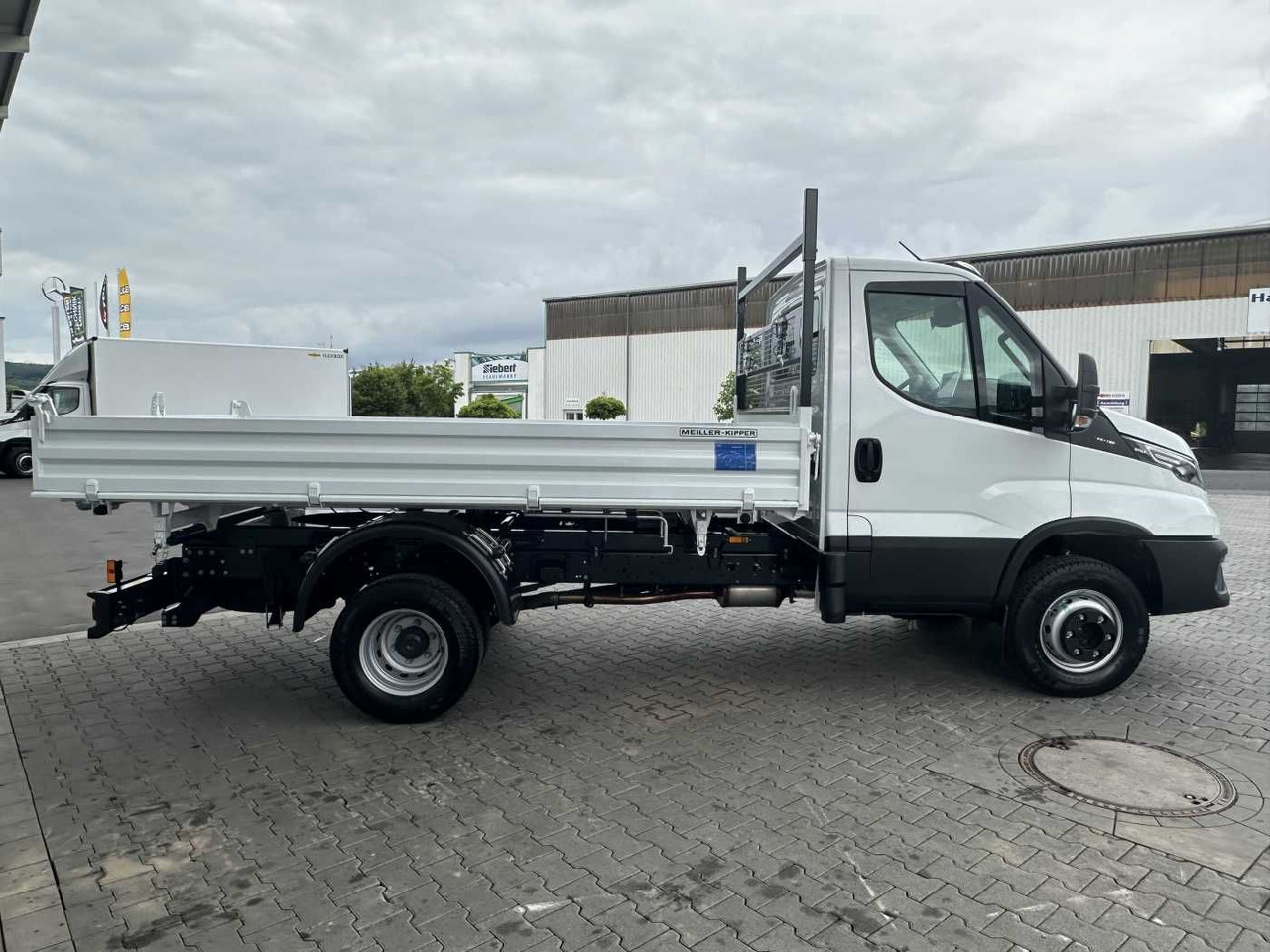 Iveco 70C18H 3-S.-Kipper Meiller *R3.450mm*2xAHK* - Бус самосвал: снимка 4 Iveco 70C18H 3-S.-Kipper Meiller *R3.450mm*2xAHK* - Бус самосвал: снимка 4