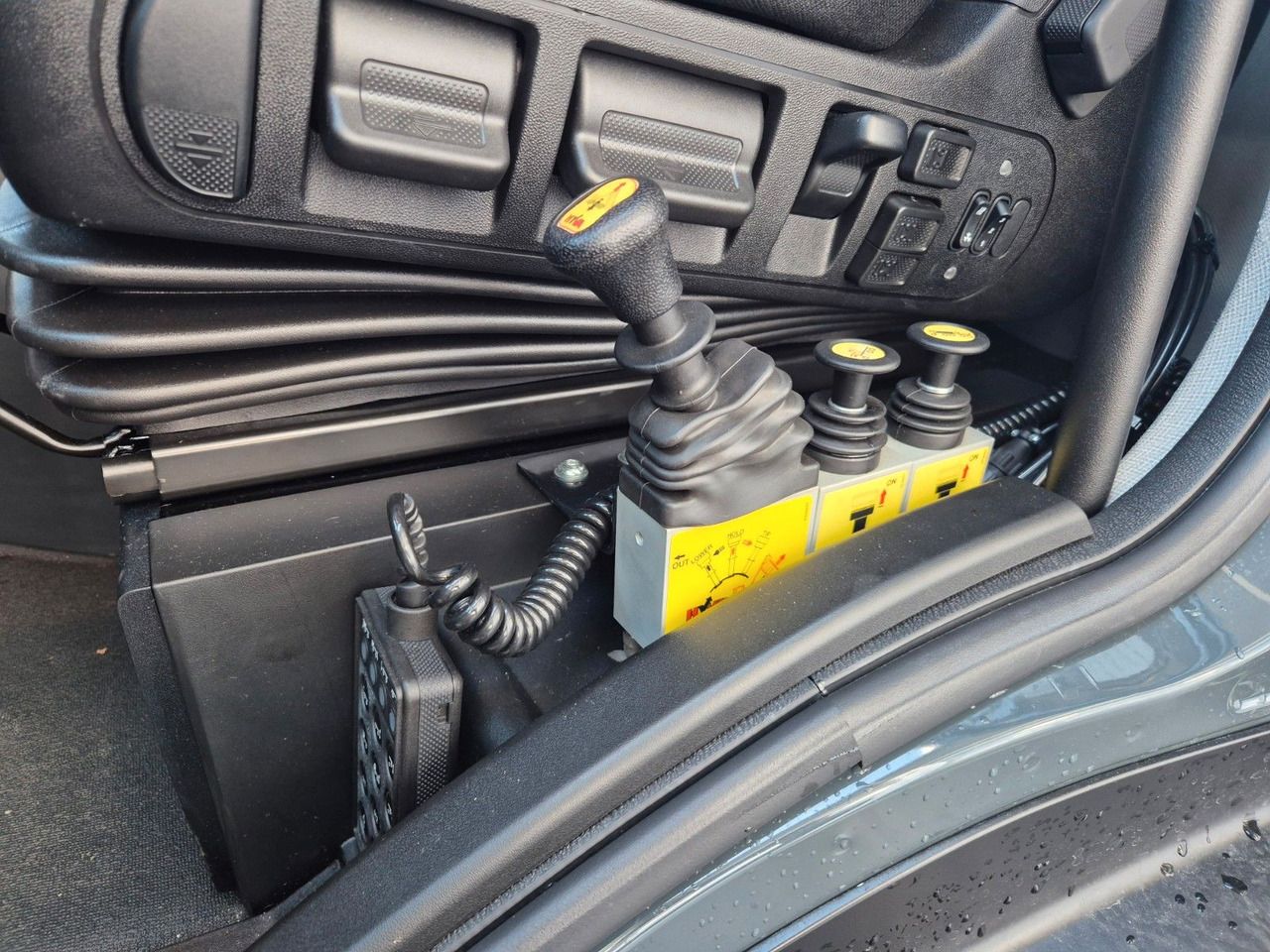 Самосвал камион, Камион с кран Iveco AD200X46/P HR OFF Palfinger PK 12.501 Funk AHK: снимка 33