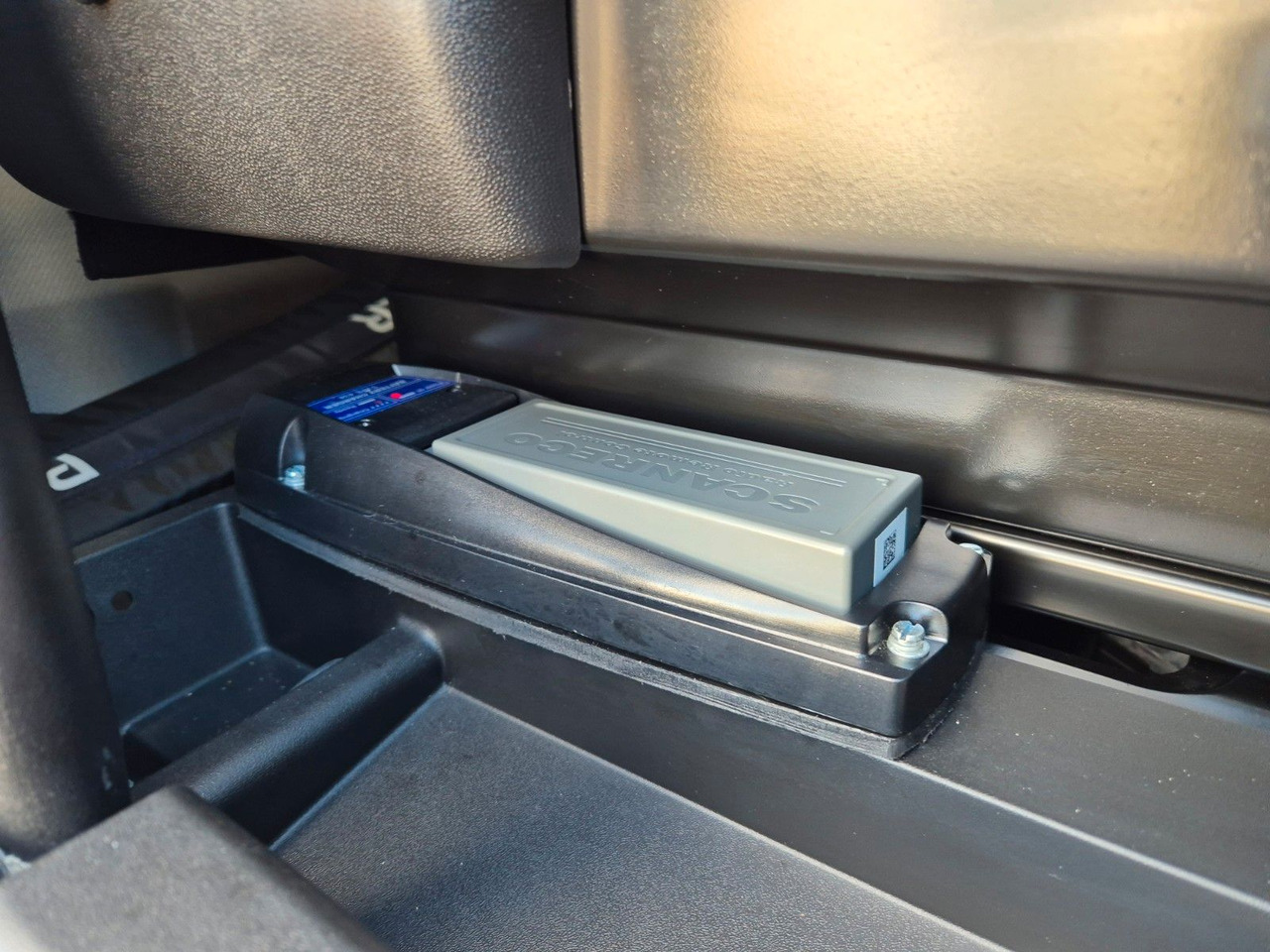 Самосвал камион, Камион с кран Iveco AD200X46/P HR OFF Palfinger PK 12.501 Funk AHK: снимка 32