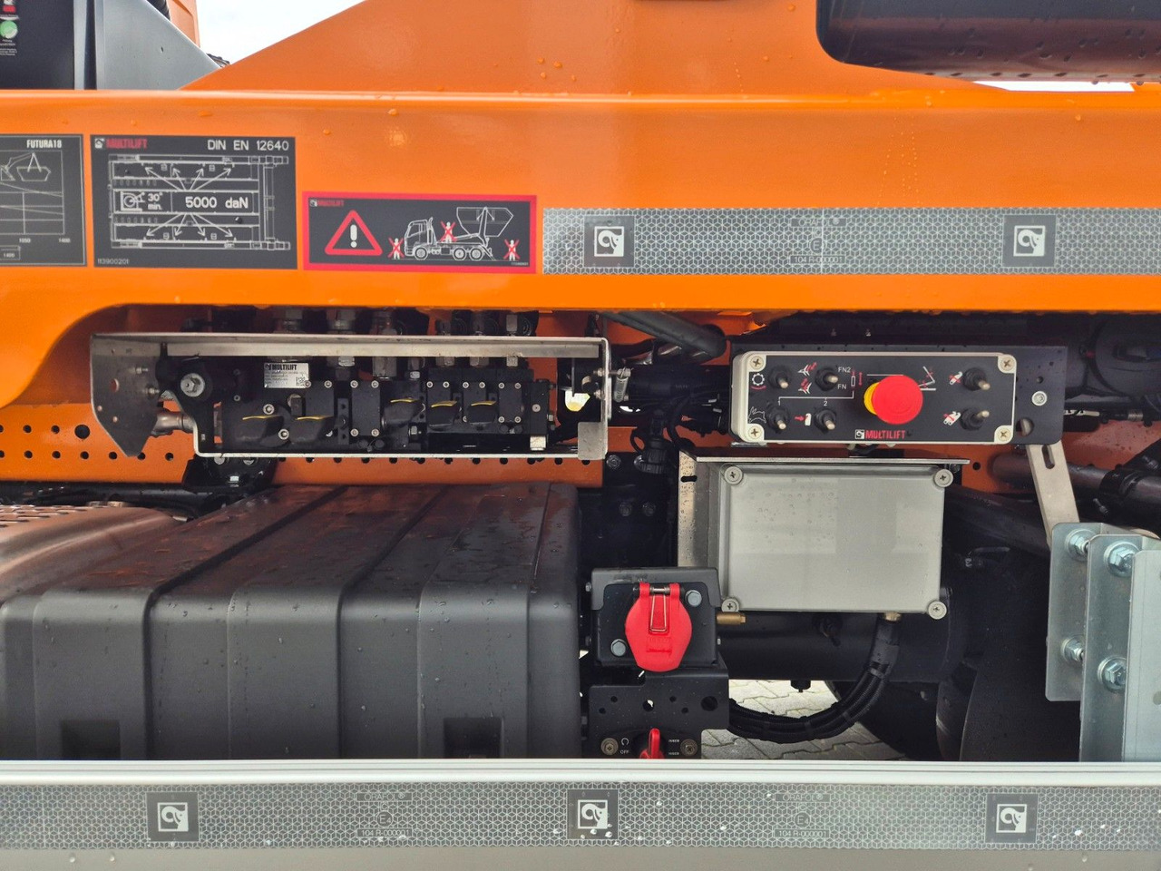 Самосвал камион Iveco AS280X58Y/ PS ON Hiab FTR18 Funk AHK Bett Cam: снимка 16 Самосвал камион Iveco AS280X58Y/ PS ON Hiab FTR18 Funk AHK Bett Cam: снимка 16