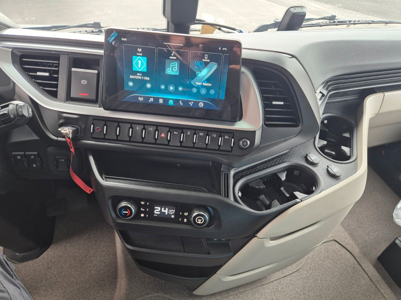 Самосвал камион Iveco AS280X58Y/ PS ON Hiab FTR18 Funk AHK Bett Cam: снимка 20 Самосвал камион Iveco AS280X58Y/ PS ON Hiab FTR18 Funk AHK Bett Cam: снимка 20