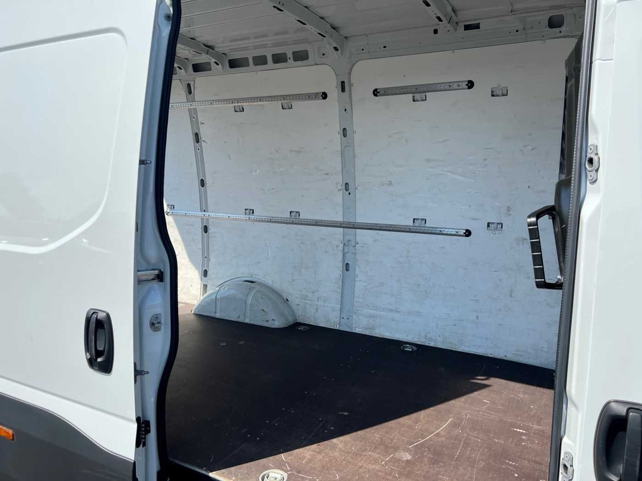 Товарен бус Iveco Daily 35 S 16 V *Klima*3.520mm*: снимка 11