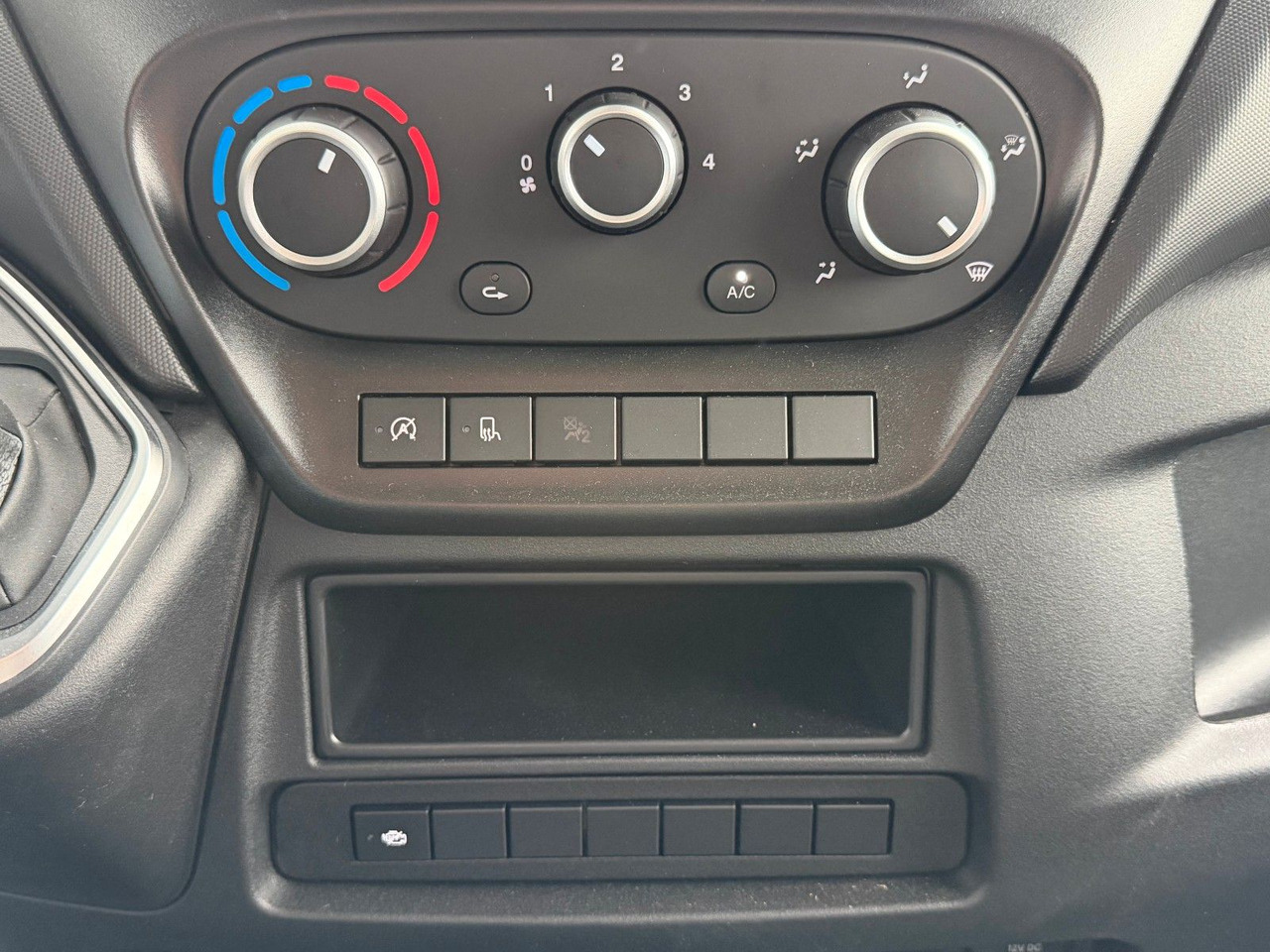 Бус самосвал Iveco Daily 35S14 A8*R3.450mm*Automatik*Kamera*2Sitze*: снимка 17 Бус самосвал Iveco Daily 35S14 A8*R3.450mm*Automatik*Kamera*2Sitze*: снимка 17