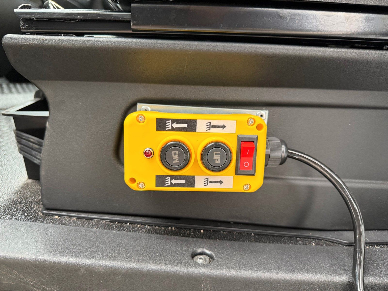 Бус самосвал Iveco Daily 35S14 A8*R3.450mm*Automatik*Kamera*2Sitze*: снимка 19 Бус самосвал Iveco Daily 35S14 A8*R3.450mm*Automatik*Kamera*2Sitze*: снимка 19