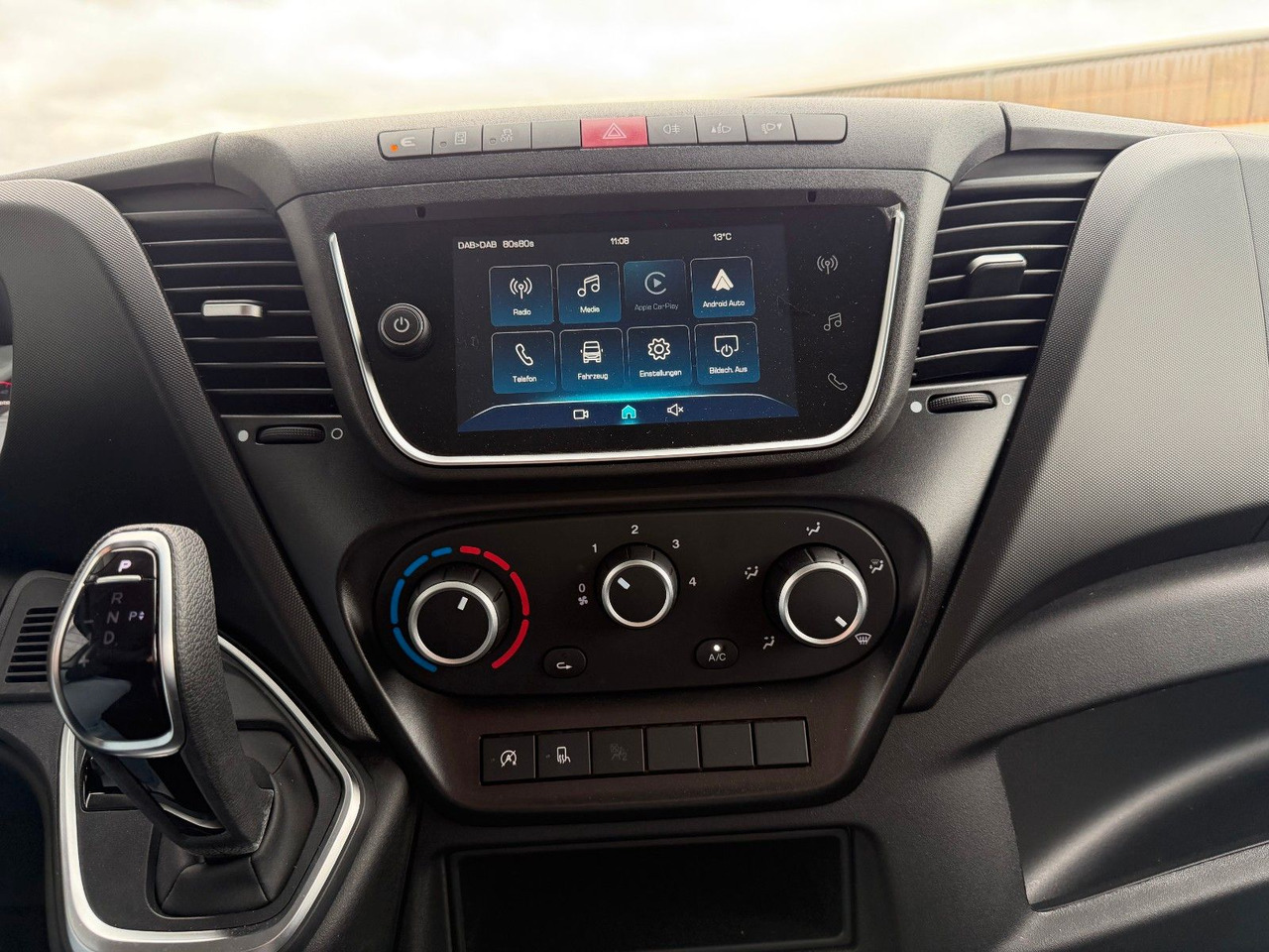 Бус самосвал Iveco Daily 35S14 A8*R3.450mm*Automatik*Kamera*2Sitze*: снимка 15 Бус самосвал Iveco Daily 35S14 A8*R3.450mm*Automatik*Kamera*2Sitze*: снимка 15