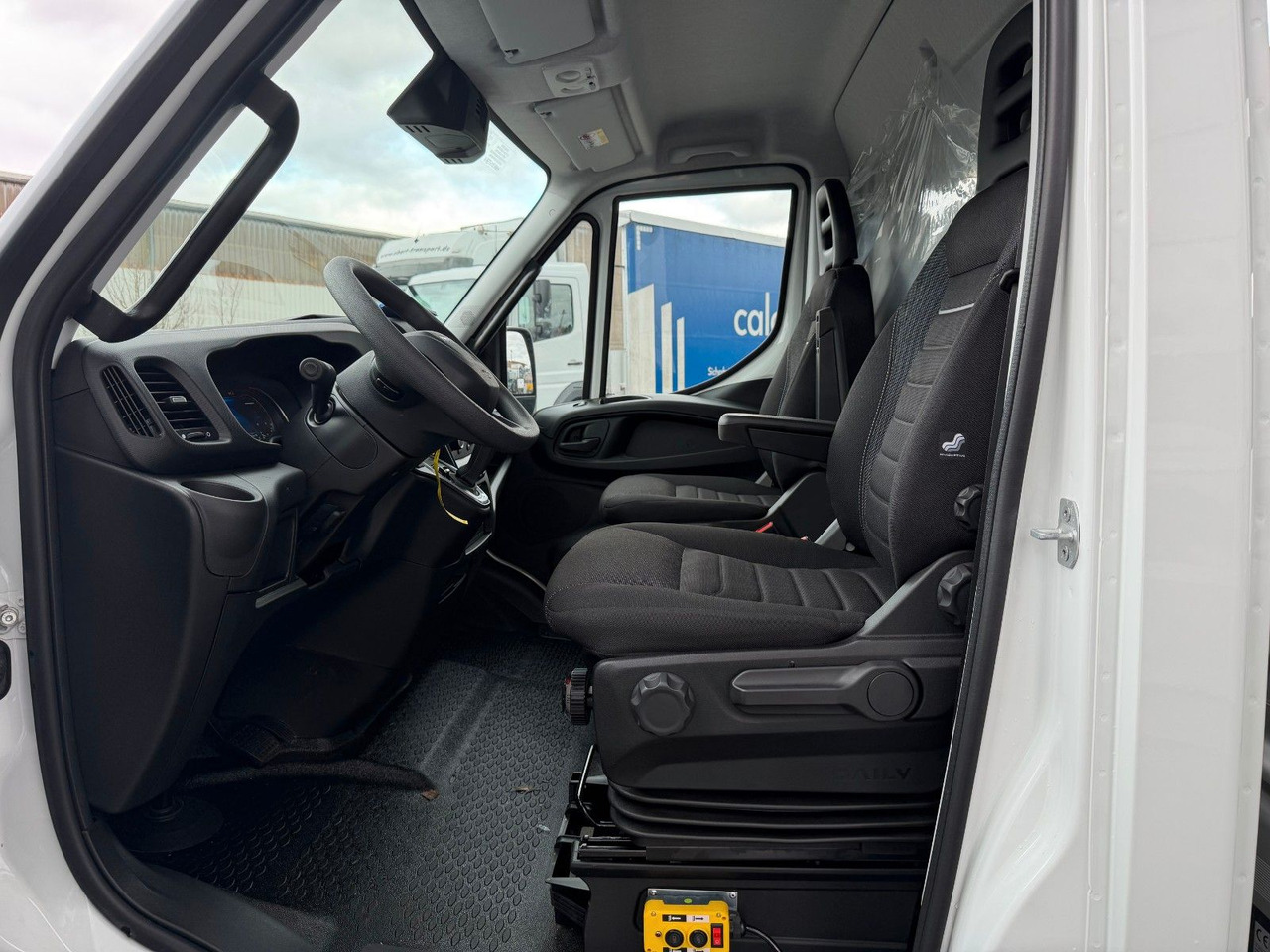 Бус самосвал Iveco Daily 35S14 A8*R3.450mm*Automatik*Kamera*2Sitze*: снимка 10 Бус самосвал Iveco Daily 35S14 A8*R3.450mm*Automatik*Kamera*2Sitze*: снимка 10