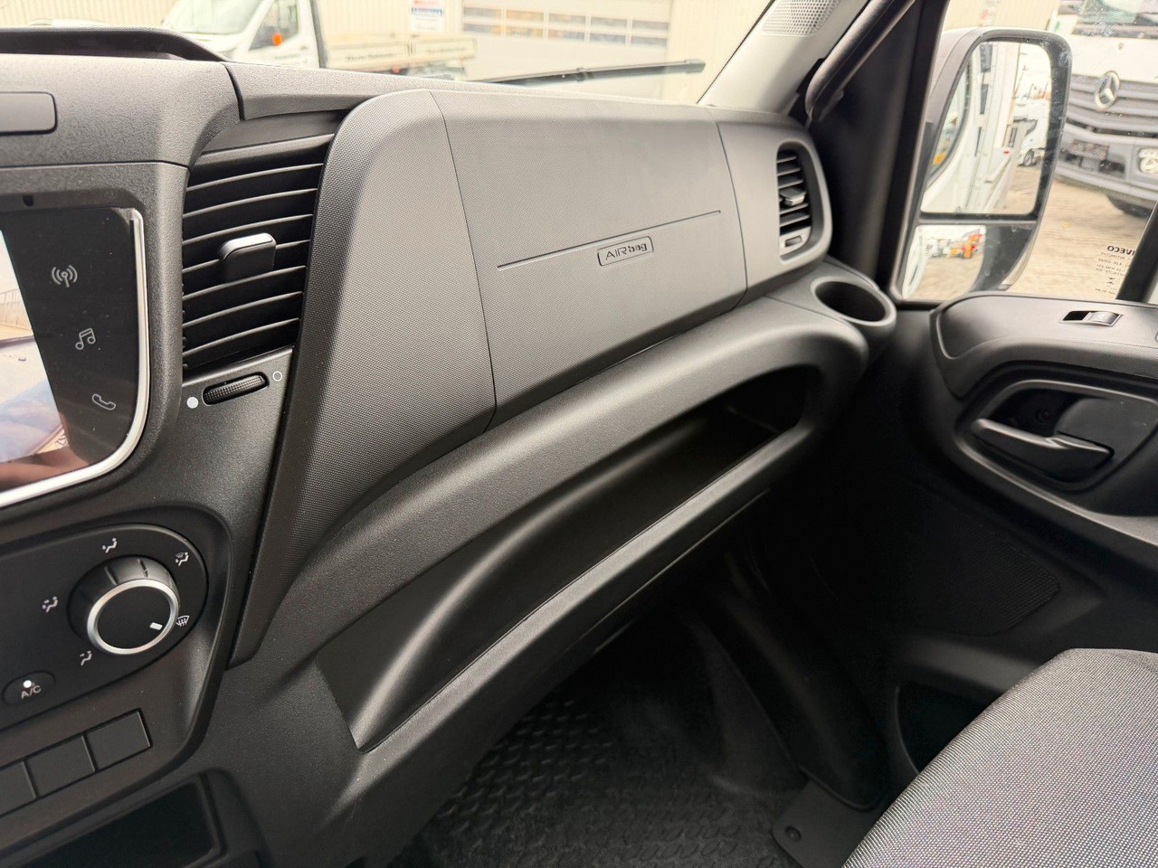 Бус самосвал Iveco Daily 35S14 A8*R3.450mm*Automatik*Kamera*2Sitze*: снимка 21 Бус самосвал Iveco Daily 35S14 A8*R3.450mm*Automatik*Kamera*2Sitze*: снимка 21